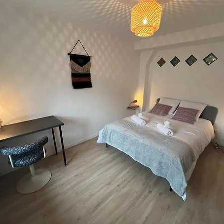Apartment Les Rives Du Chateau, 90m2, Vue Sur Le Canal