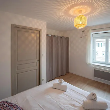 Les Rives Du Chateau, 90m2, Vue Sur Le Canal Apartment