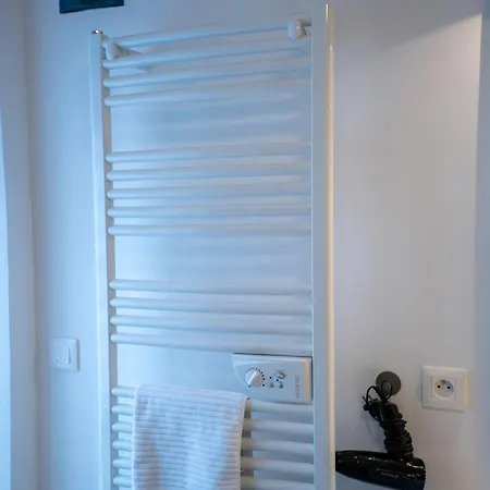 Les Rives Du Chateau, 90m2, Vue Sur Le Canal Apartment